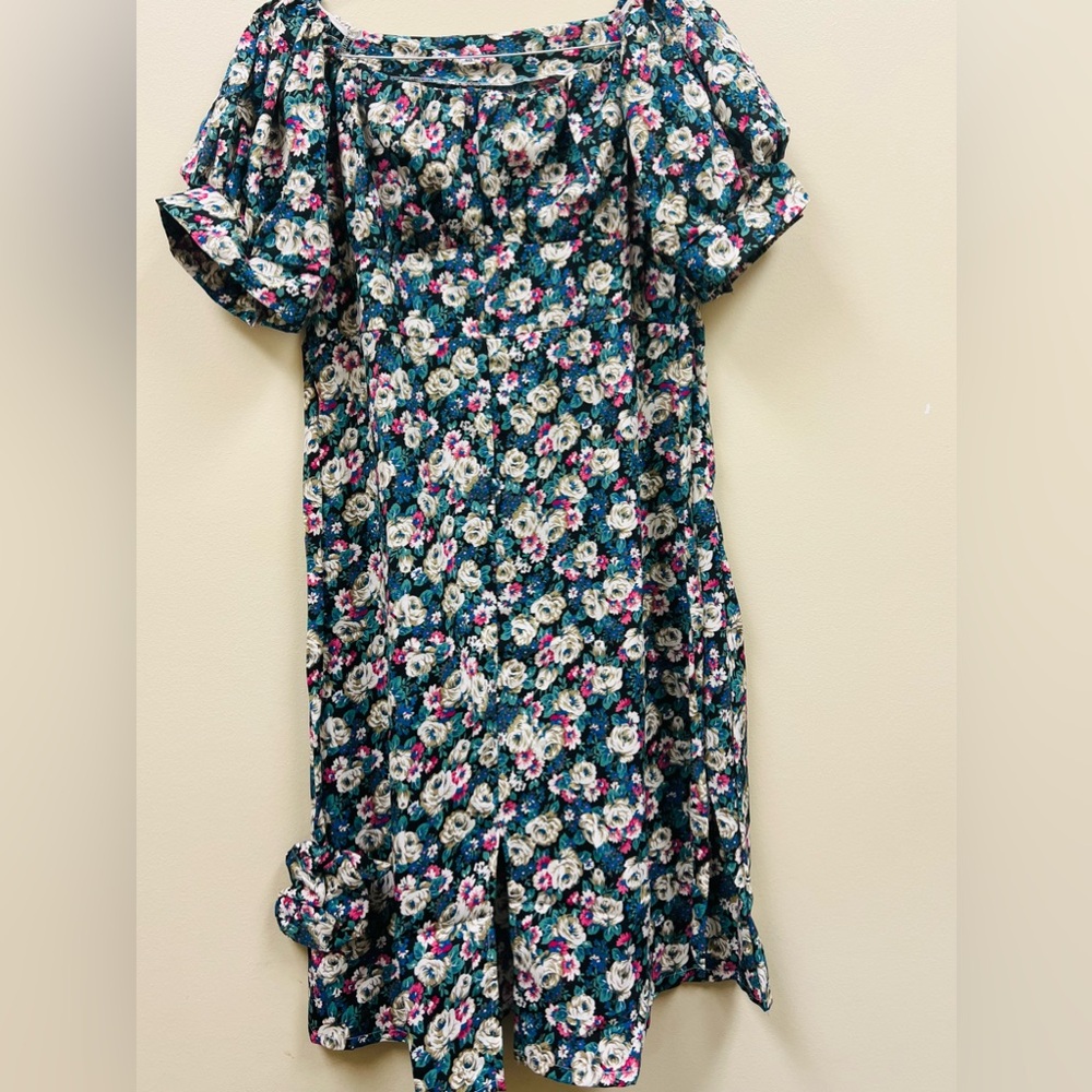 Luxury fashion statement midi dress with big bell designed sleeves. Large. NWT
